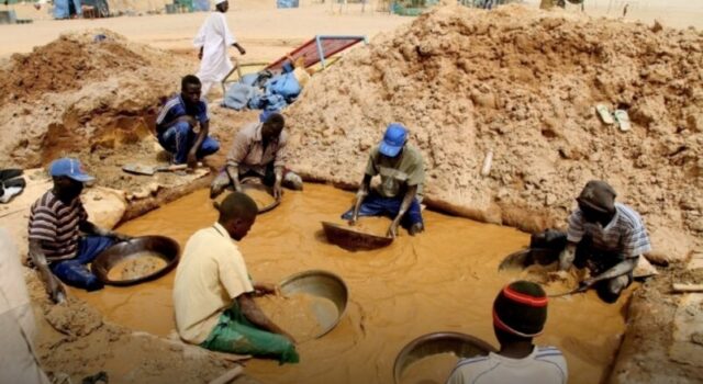 Sudanese govt introduces measures to regulate traditional mining, curb smuggling